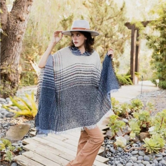 HERRINGBONE shades of blue TWEED PONCHO one size New in package - Picture 1 of 4
